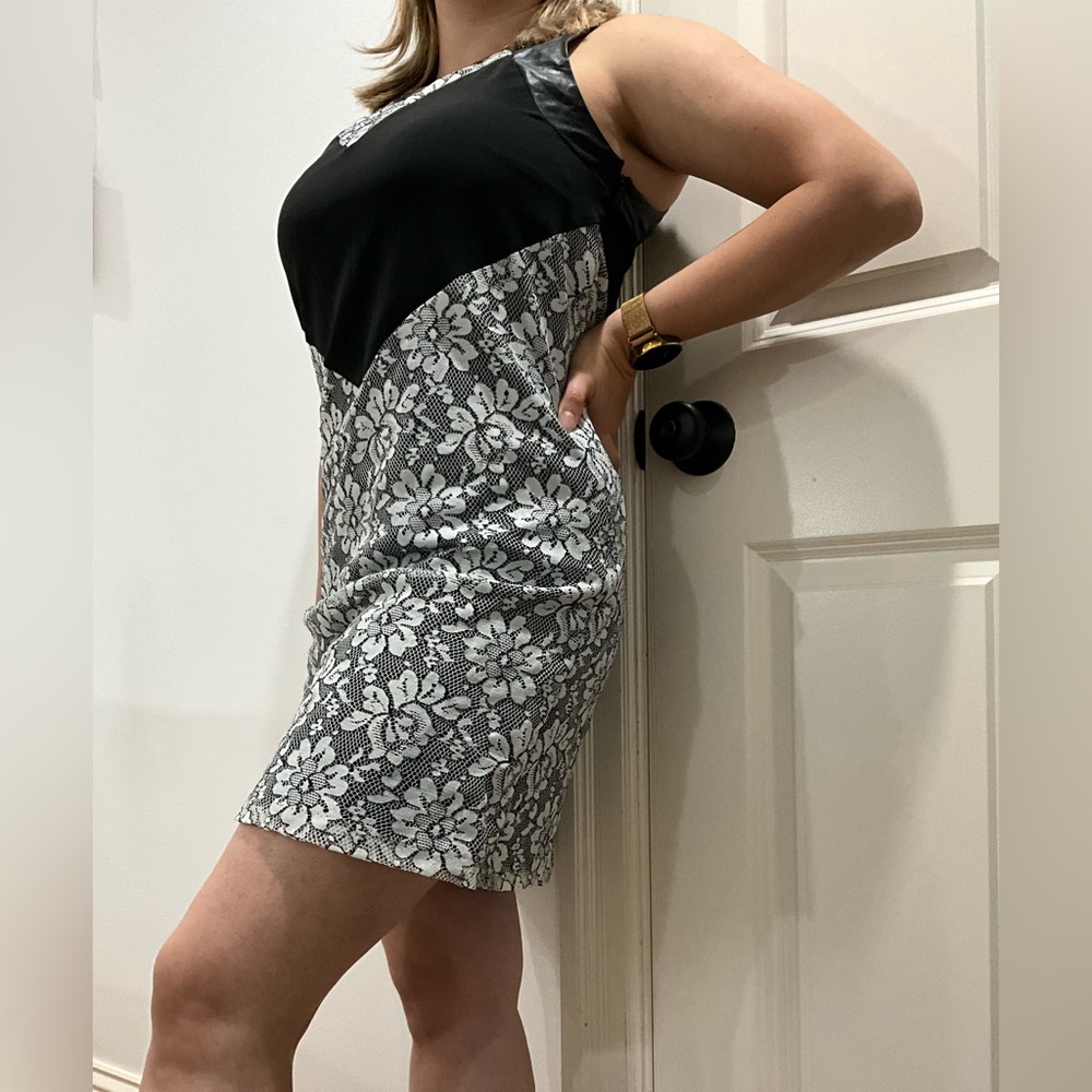 Beautiful dress, perfect for summer, beautiful detail with white lace